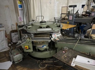 Perfect binding machine